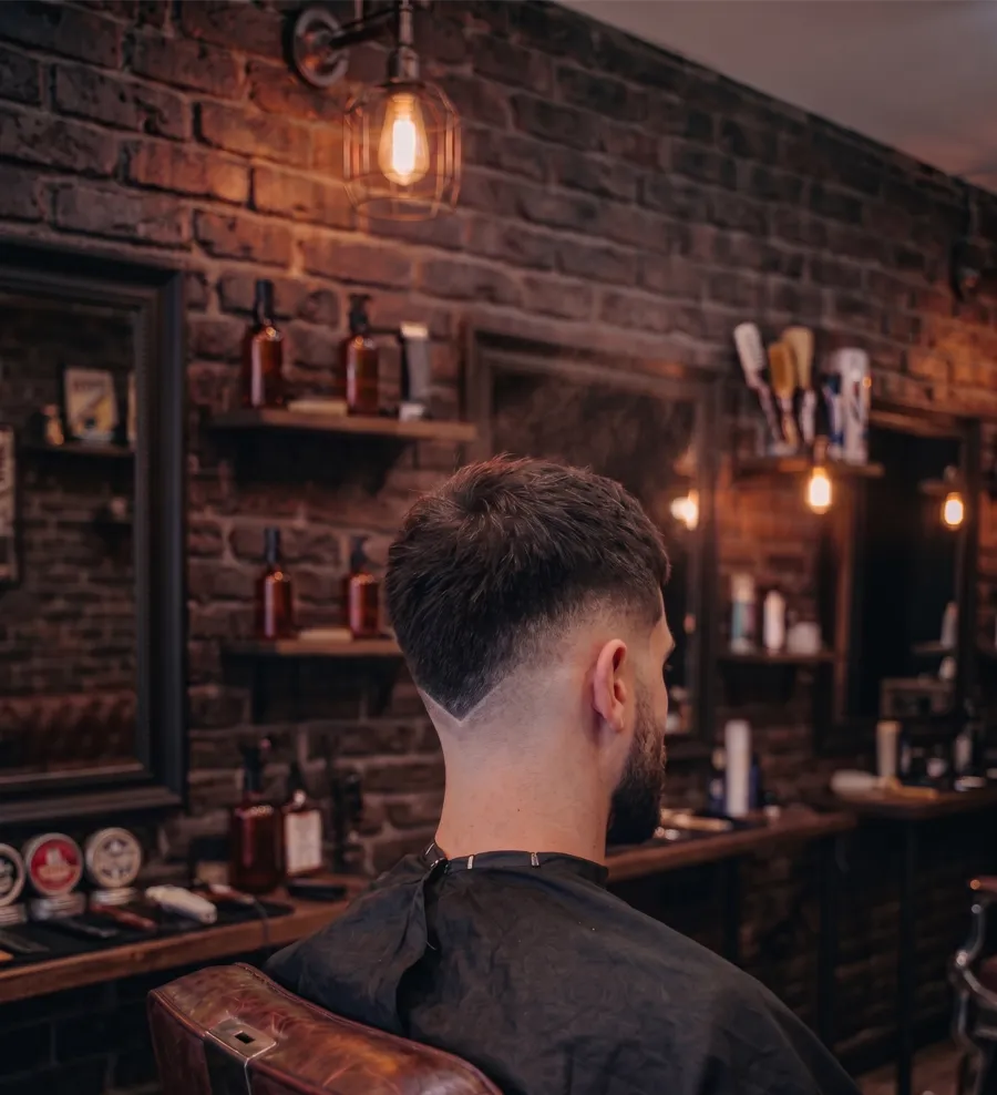 Fade con diseño en V en la nuca